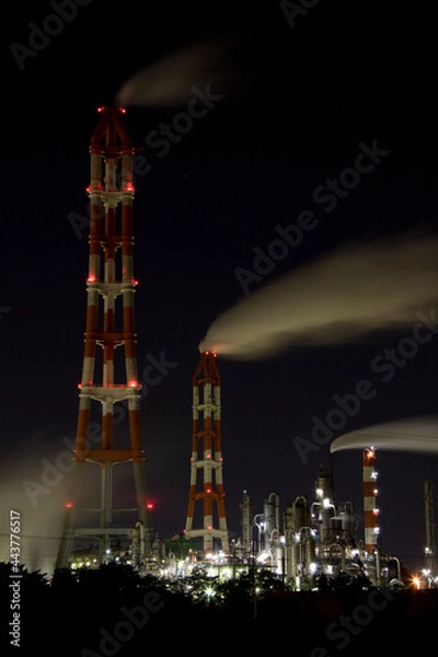 Obraz 夜の工場と煙ライトアップ