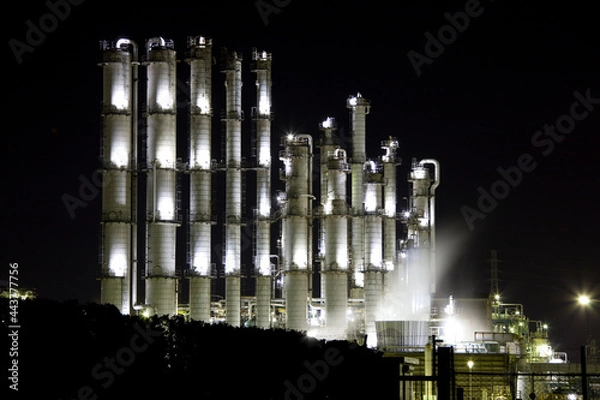 Obraz 美しい夜の工場のライトアップ