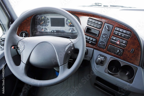 Obraz Lenkrad im Cockpit eines Lastwagen
