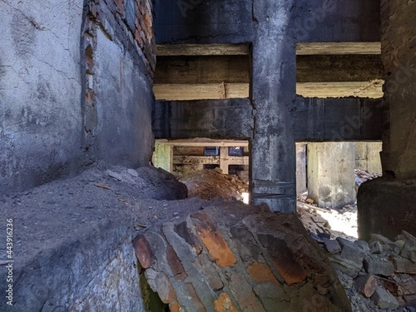 Obraz old and ruined building inside view in the daytime.