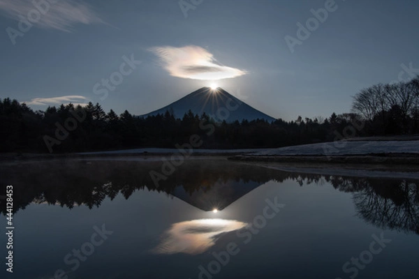 Obraz ダイヤモンド富士と彩雲（竜神池にて）
