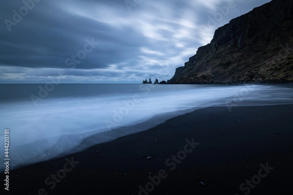 Fototapeta Stormy morning at the shore of lonely Reynisfjara black sand beach near Vik i Myrdal looking to Reynisdrangar cliff in Iceland