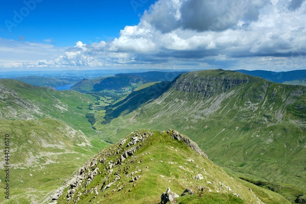 Fototapeta Looking down The Tongue into Grisedale from the summit of Dollywaggon Pike on Helvellyn in the Lake District, with views towards St Sunday Crag and Ullswater