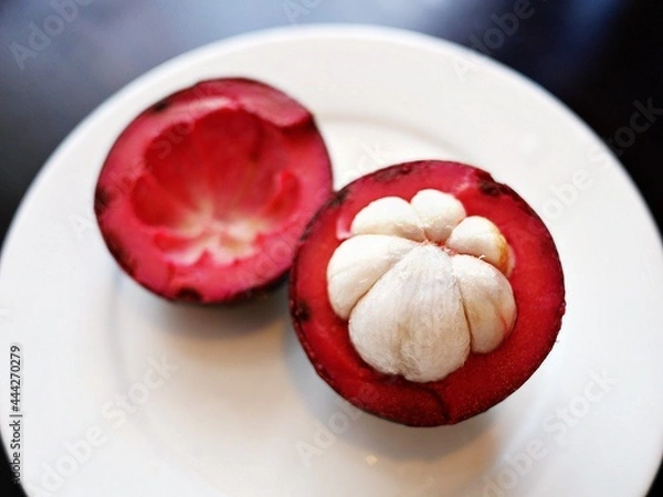 Fototapeta マンゴスチンの実（ラオスのマーケットで購入）