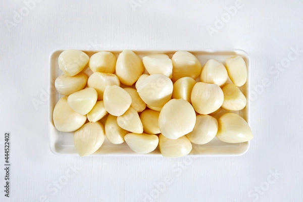 Obraz 흰색 배경 위의 한국 향신료인 마늘