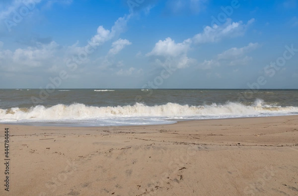 Obraz Wave on beach nd blue sky.