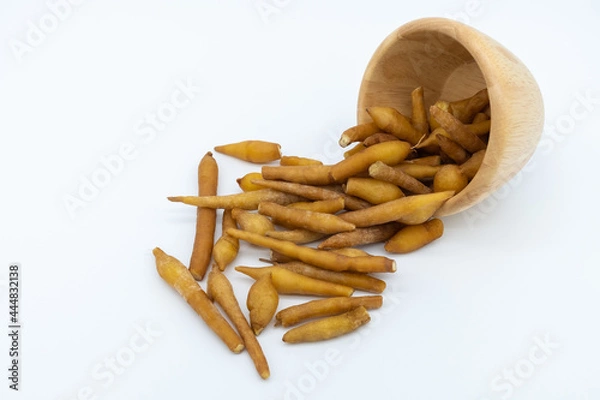Fototapeta Fingerroot in wooden cup isolated on white background.