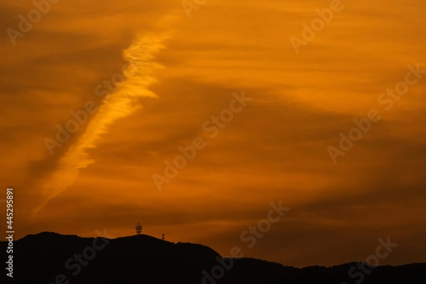 Fototapeta 真っ赤に染まった夕暮れの西の空