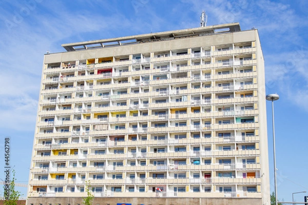Obraz Sanierungsbedürftiger Wohnblock in Dresden