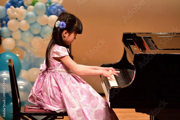 Fototapeta 2021年　ピアノコンサート