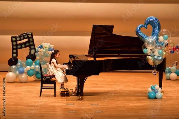 Fototapeta 2021年　ピアノコンサート