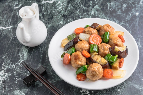 Fototapeta 肉団子と野菜のオイスターソース炒め