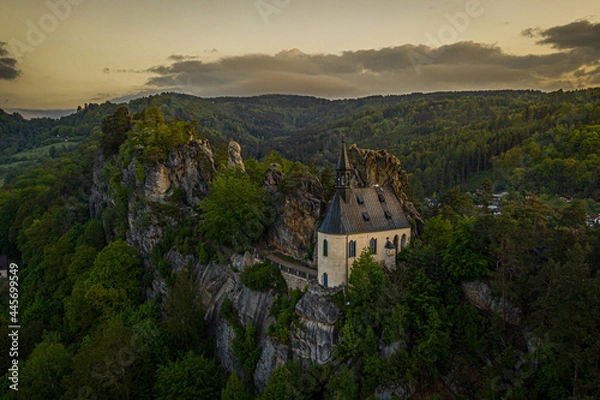 Fototapeta The castle Vranov (Panteon) was probably built at the beginning of the 1920s, the first certain mention of it dates back to 1422 and 1425. At that time it was owned by Henicek of Skala