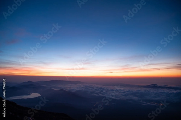 Fototapeta 富士山から望む雲海と朝焼け