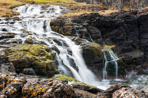 Fototapeta Falls into sea