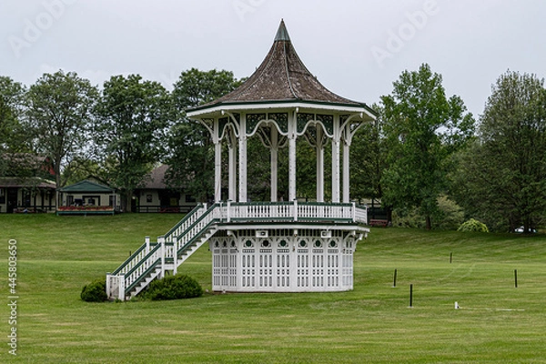 Obraz Gazebo in park