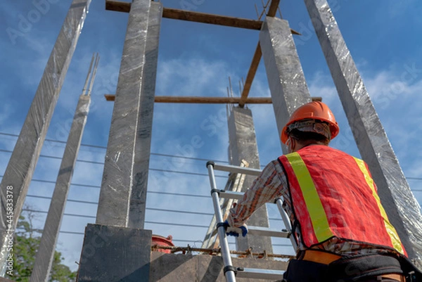Obraz Backside worker in uniform at the construction site
