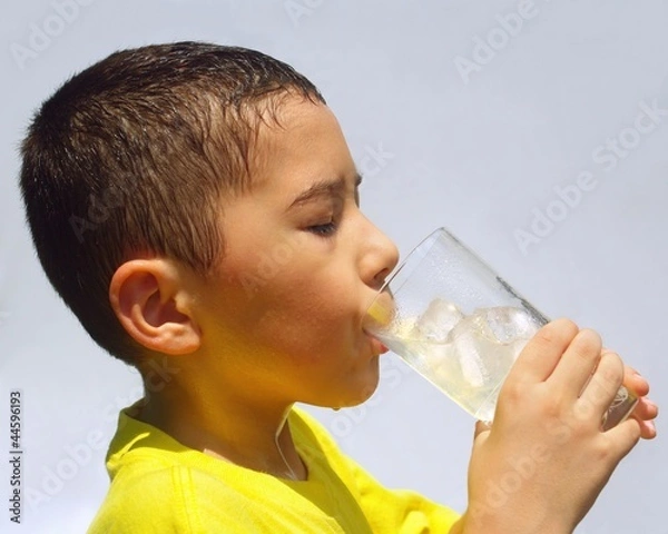 Obraz kid sipping lemonade, sweating hot under direct sunl