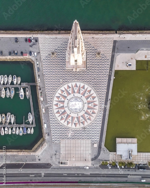 Fototapeta Aerial view of Padrao dos Descobrimentos (Monument of Sailors) a concrete monument