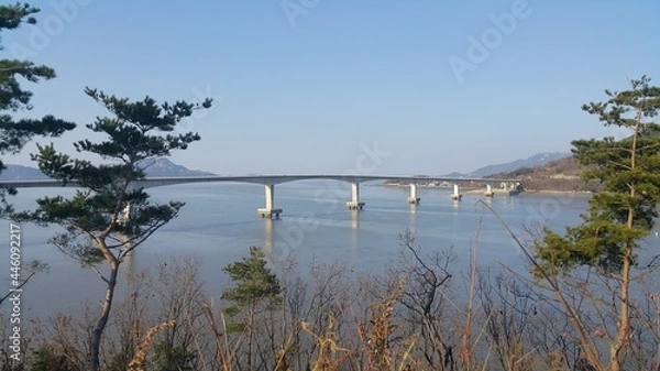 Obraz 한국 강화도와 석모도를 연결하는 바다위의 다리, 석모대교