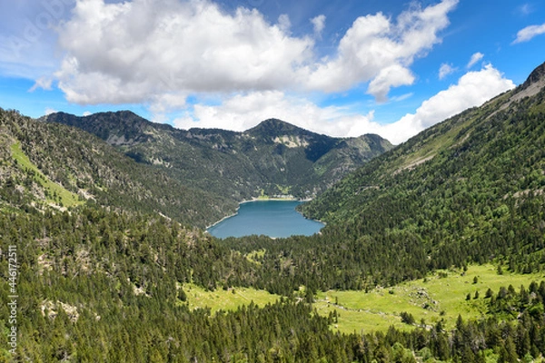 Obraz Paysages pyrénéens du Neouvielle avec des lacs des montagnes et des forets
