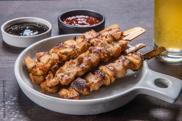 Fototapeta 숯불에 구워 먹으면 맛있는 꼬치 요리