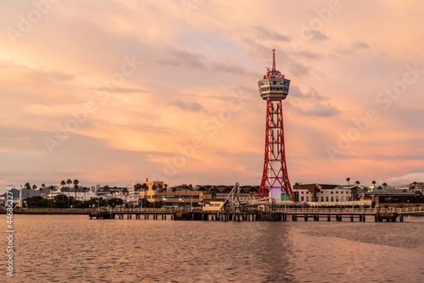 Obraz  博多埠頭雲のある夕焼けの風景