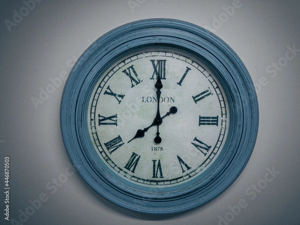 Obraz clock on wall old style vintage
