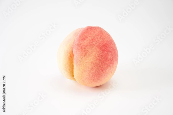 Fototapeta 白桃を白バックで