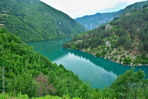 Obraz The turquoise waters of Koman Lake surrounded by green cliffs