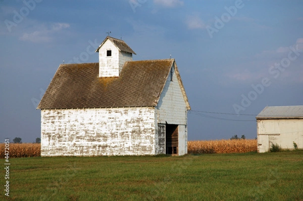 Obraz White Barn with Peeling Paint