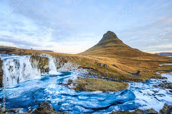 Fototapeta Morgenstimmung am Kirkjufell mit Wasserfall Kirkjufellsfoss, Sonnenaufgang, Snäfellsnes Halbinsel