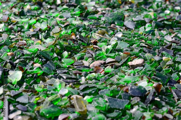 Obraz Zerstossenes grünes Glas als Haufen Scherben