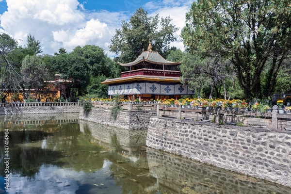 Obraz Tsokyil Palace in Nobulingka Park, Lhasa, Tibet.
It lies to the northwest of Kelsang Palace in the midst of the lake and is the most attractive pavilion built by the 8th Dalai Lama.