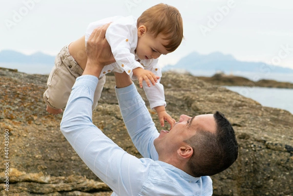 Fototapeta father and child on beach