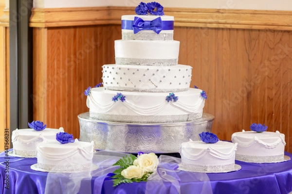 Obraz wedding cake with blue ribbon
