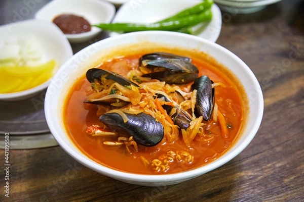 Obraz 홍합과 매운 중화요리인 짬뽕