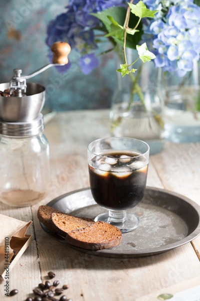 Obraz アイスコーヒーと２切れのパン