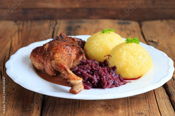 Obraz Gänsekeule mit Rotkohl und Klößen
