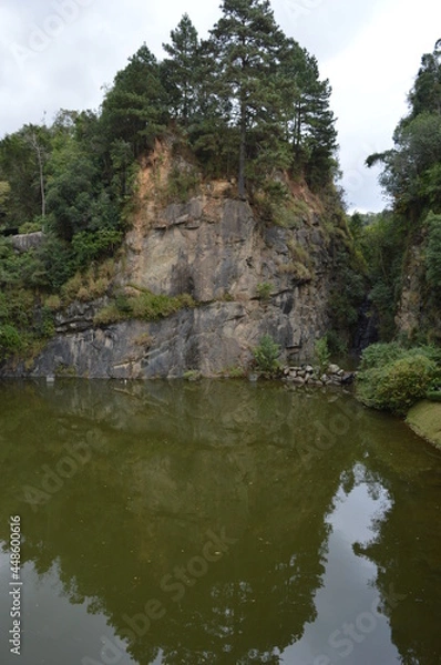 Obraz rock in the lake