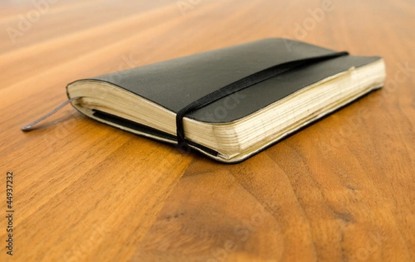 Fototapeta Kalender auf Tisch