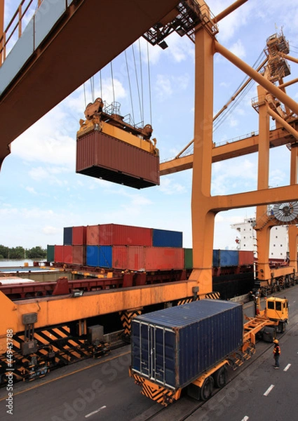 Obraz container operation in port