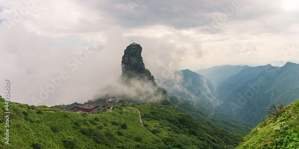 Obraz The Fanjingshan or Mount Fanjing, located in Tongren, Guizhou province, is the highest peak of the Wuling Mountains in southwestern China. Fanjingshan is a sacred mountain in Chinese Buddhism.