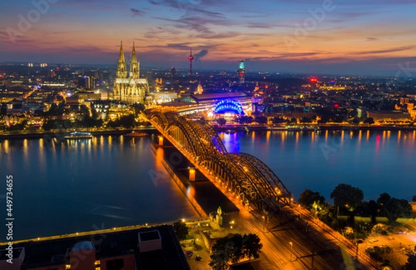 Obraz Cologne cathedral nightview from triangle roof