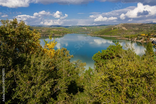 Fototapeta Lake in the mountains in autumn