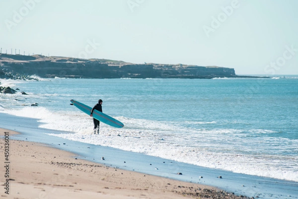 Obraz surfing on the beach	
