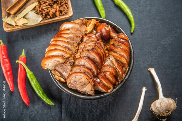 Obraz 잡내를 없애 담백하고 맛있는 한국식 돼지 고기 족발