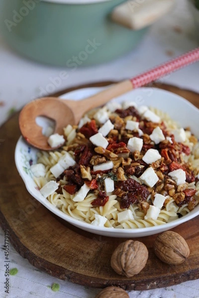 Obraz macaroni with dried tomatoes and cheese