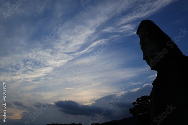 Obraz 観音像と夕焼け