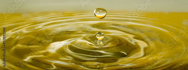 Fototapeta golden drop